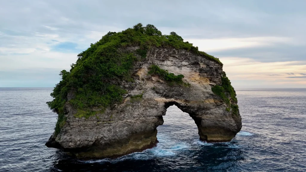 Nusa Banah rock arch off the coast of Nusa Penida