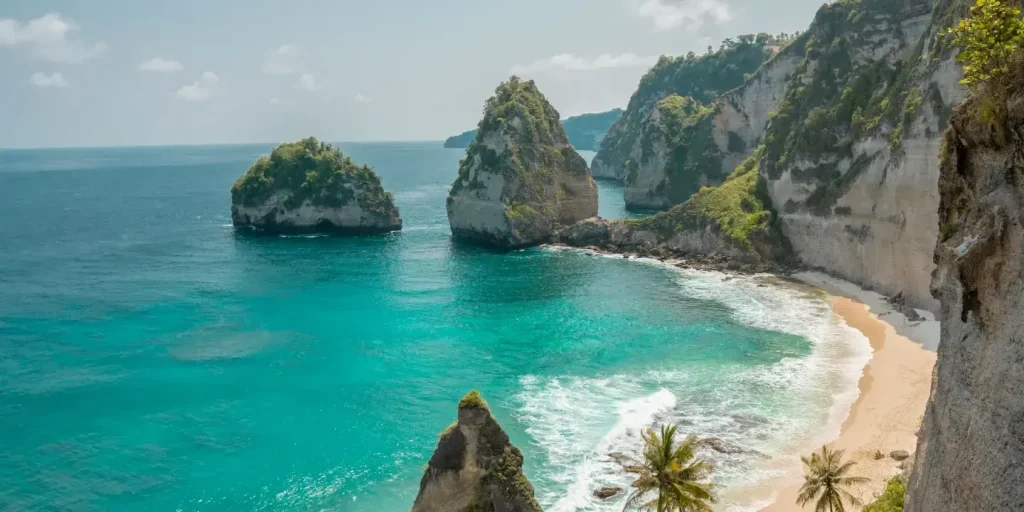 Limestone cliffs and turquoise bay on Nusa Penida